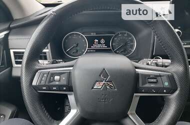 Внедорожник / Кроссовер Mitsubishi Outlander 2021 в 