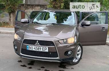 Внедорожник / Кроссовер Mitsubishi Outlander 2011 в Николаевском