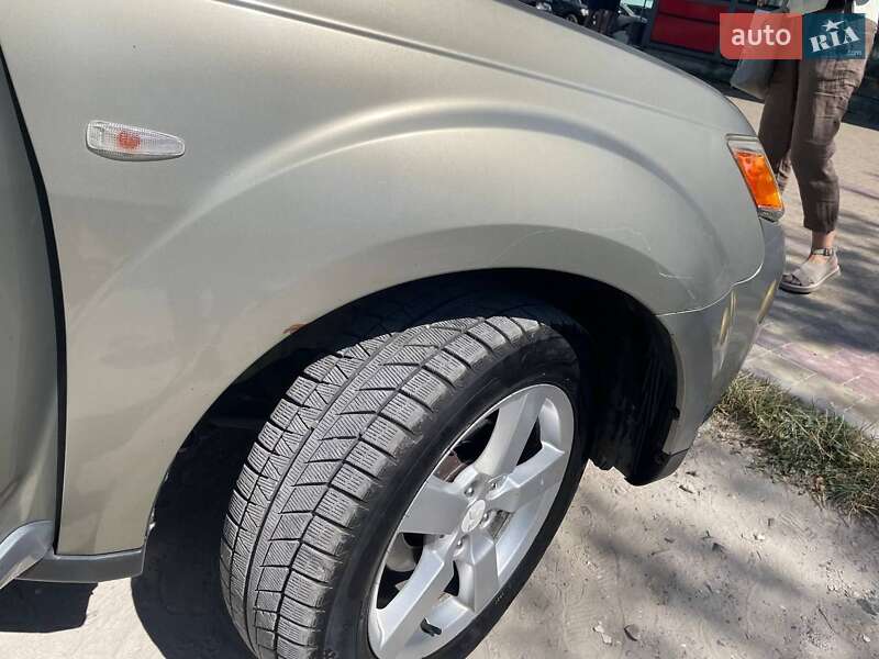Позашляховик / Кросовер Mitsubishi Outlander 2006 в Золочеві