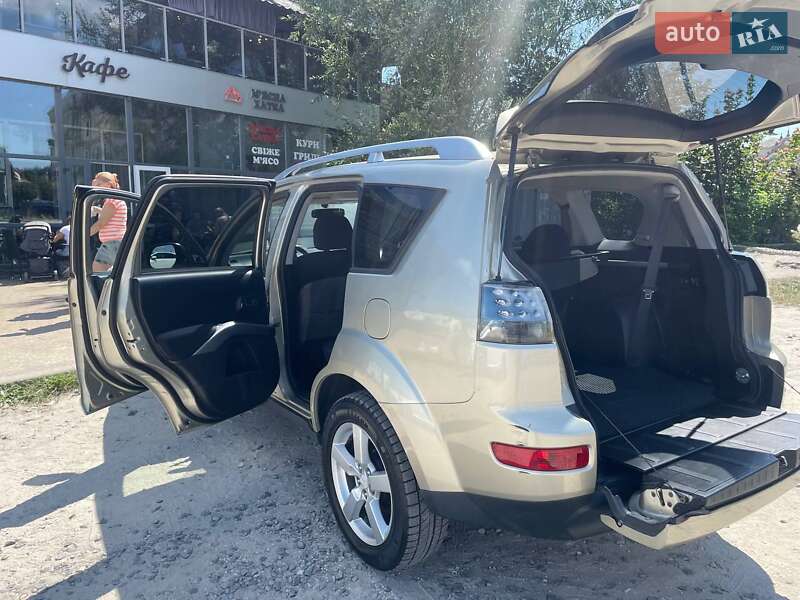 Позашляховик / Кросовер Mitsubishi Outlander 2006 в Золочеві