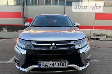 Позашляховик / Кросовер Mitsubishi Outlander 2018 в Києві