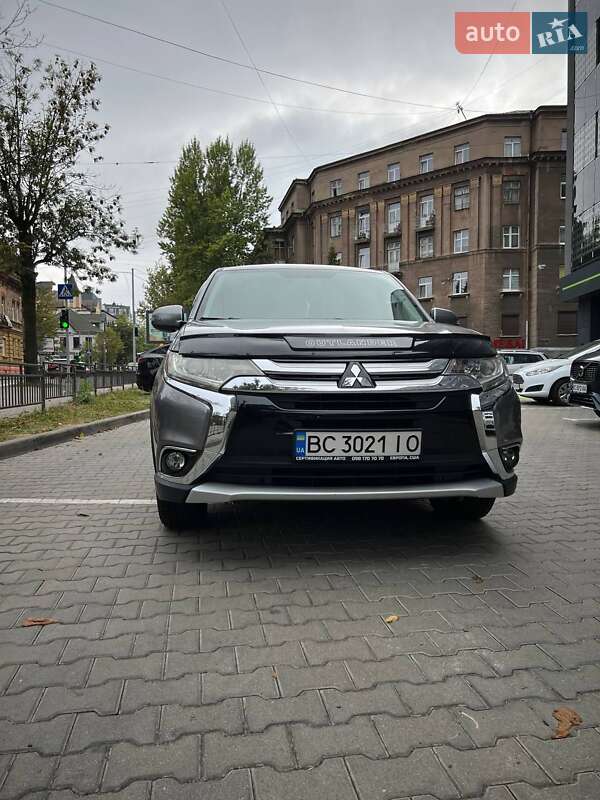 Внедорожник / Кроссовер Mitsubishi Outlander 2015 в Львове