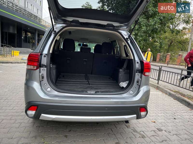 Внедорожник / Кроссовер Mitsubishi Outlander 2015 в Львове