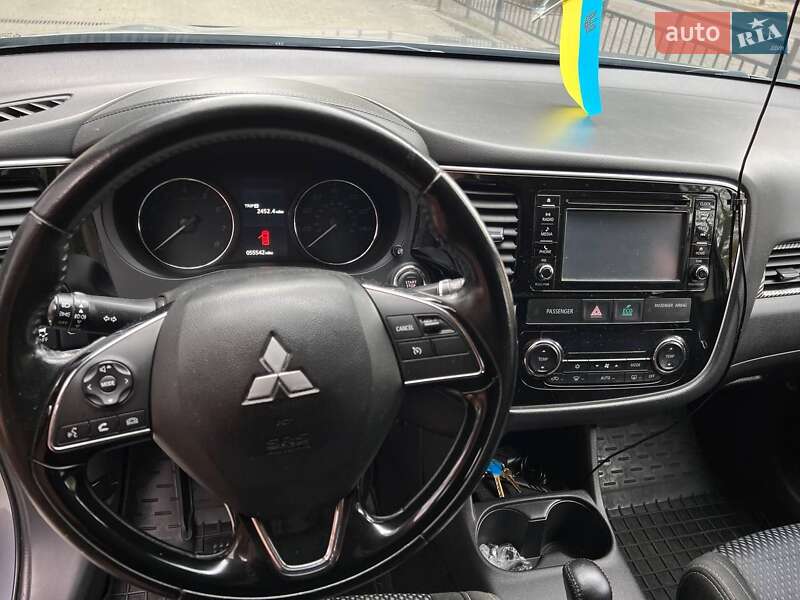 Внедорожник / Кроссовер Mitsubishi Outlander 2015 в Львове