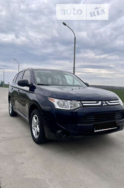 Позашляховик / Кросовер Mitsubishi Outlander 2013 в Миколаєві