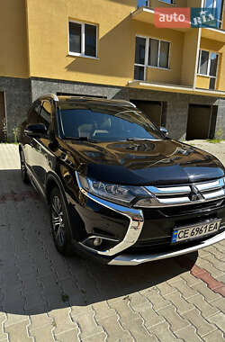 Внедорожник / Кроссовер Mitsubishi Outlander 2015 в 