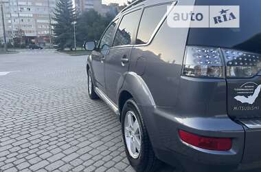 Внедорожник / Кроссовер Mitsubishi Outlander 2010 в 