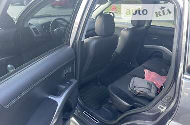 Внедорожник / Кроссовер Mitsubishi Outlander 2010 в 