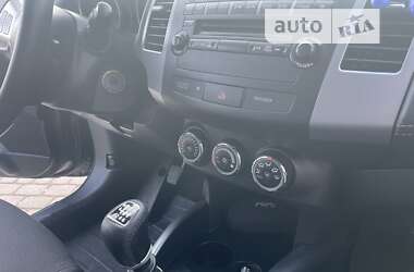 Внедорожник / Кроссовер Mitsubishi Outlander 2010 в 