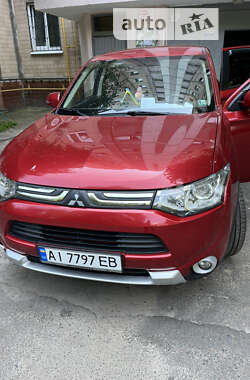 Внедорожник / Кроссовер Mitsubishi Outlander 2014 в Броварах