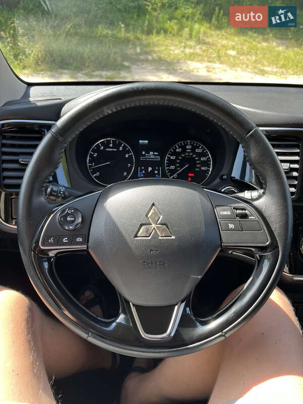 Внедорожник / Кроссовер Mitsubishi Outlander 2019 в Львове