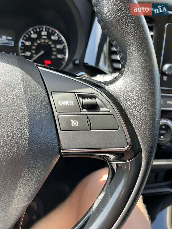 Внедорожник / Кроссовер Mitsubishi Outlander 2019 в Львове