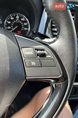 Внедорожник / Кроссовер Mitsubishi Outlander 2019 в 