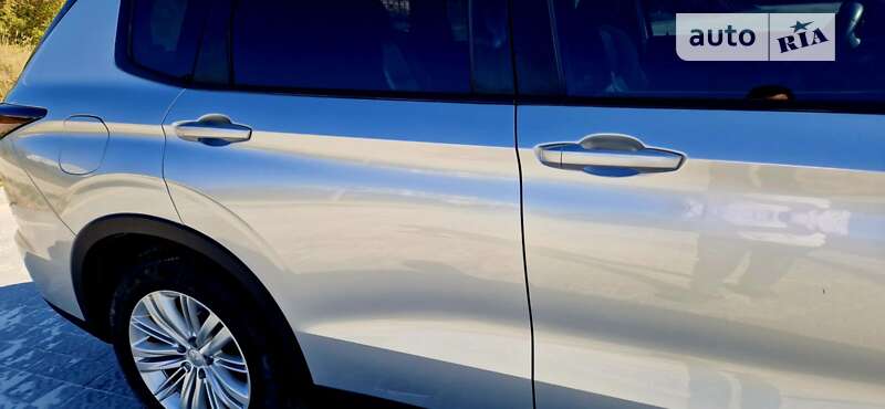 Позашляховик / Кросовер Mitsubishi Outlander 2021 в Коломиї