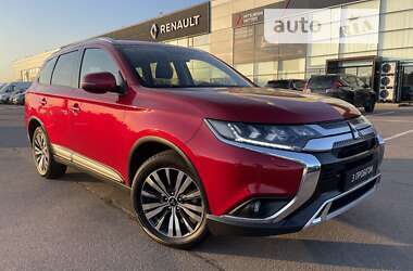 Позашляховик / Кросовер Mitsubishi Outlander 2019 в Києві