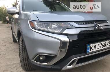 Внедорожник / Кроссовер Mitsubishi Outlander 2016 в Киеве