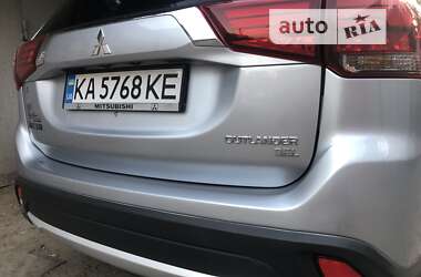 Внедорожник / Кроссовер Mitsubishi Outlander 2016 в Киеве