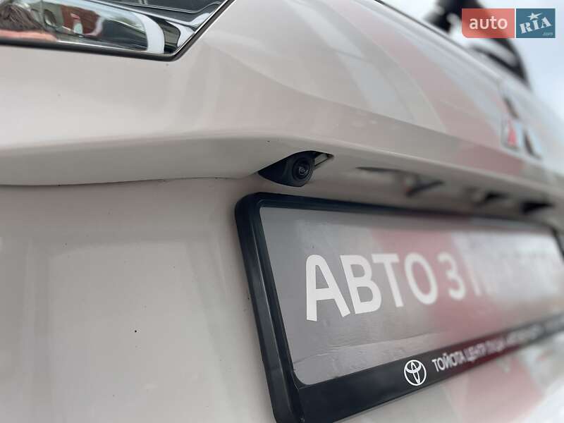 Позашляховик / Кросовер Mitsubishi Outlander 2017 в Луцьку