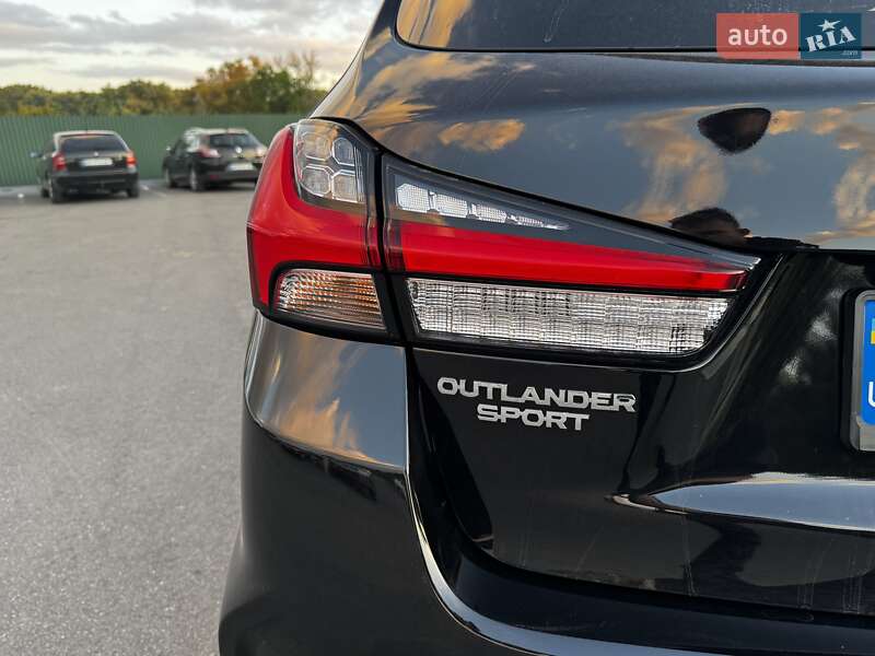 Позашляховик / Кросовер Mitsubishi Outlander 2023 в Олександрії
