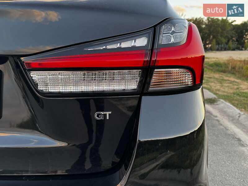 Позашляховик / Кросовер Mitsubishi Outlander 2023 в Олександрії