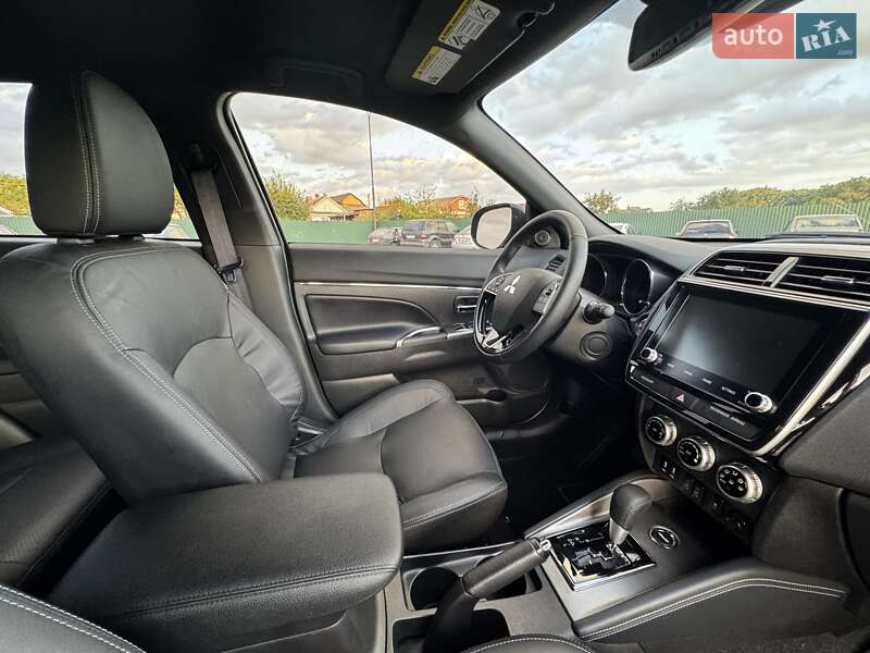 Позашляховик / Кросовер Mitsubishi Outlander 2023 в Олександрії