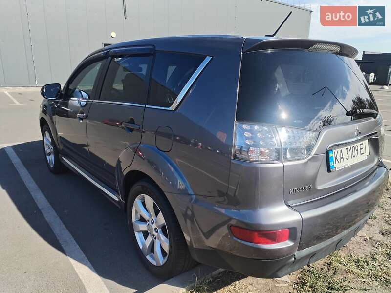 Внедорожник / Кроссовер Mitsubishi Outlander 2010 в Киеве