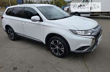 Позашляховик / Кросовер Mitsubishi Outlander 2018 в Києві