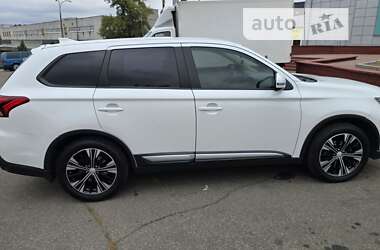 Позашляховик / Кросовер Mitsubishi Outlander 2018 в Києві