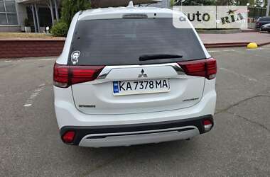 Позашляховик / Кросовер Mitsubishi Outlander 2018 в Києві