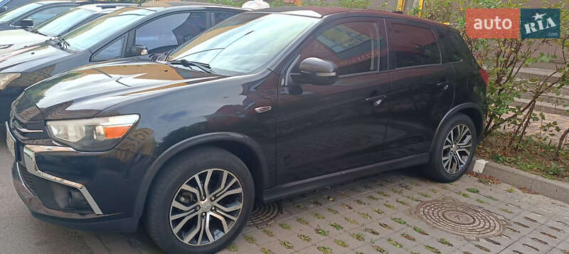 Позашляховик / Кросовер Mitsubishi Outlander 2018 в Києві