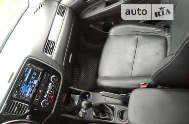 Внедорожник / Кроссовер Mitsubishi Outlander 2012 в 