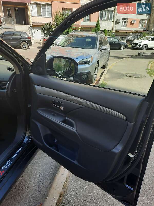 Позашляховик / Кросовер Mitsubishi Outlander 2012 в Одесі