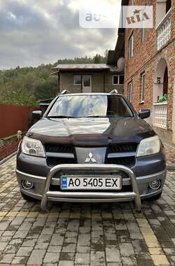 Внедорожник / Кроссовер Mitsubishi Outlander 2005 в Хусте