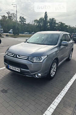 Позашляховик / Кросовер Mitsubishi Outlander 2014 в Броварах