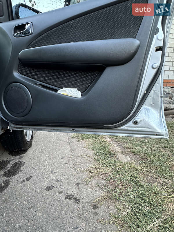 Внедорожник / Кроссовер Mitsubishi Outlander 2005 в Полтаве