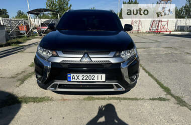 Позашляховик / Кросовер Mitsubishi Outlander 2019 в Харкові