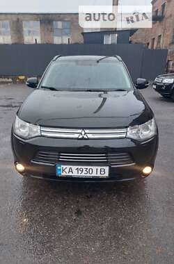 Внедорожник / Кроссовер Mitsubishi Outlander 2015 в Киеве