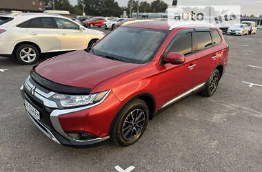 Позашляховик / Кросовер Mitsubishi Outlander 2019 в Києві