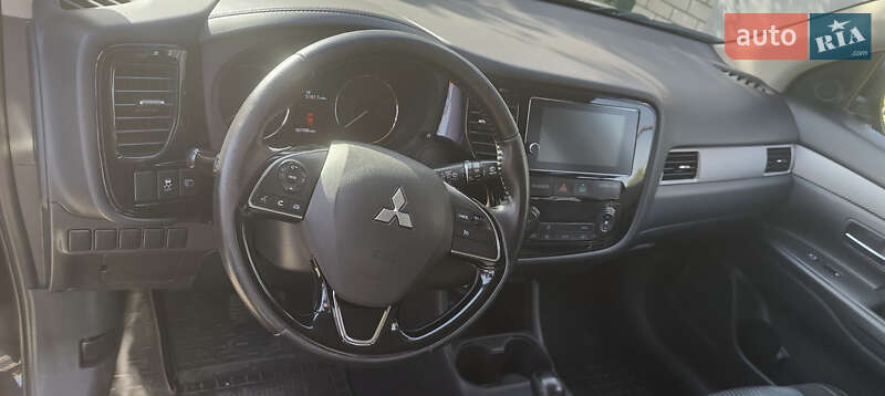 Внедорожник / Кроссовер Mitsubishi Outlander 2016 в Днепре