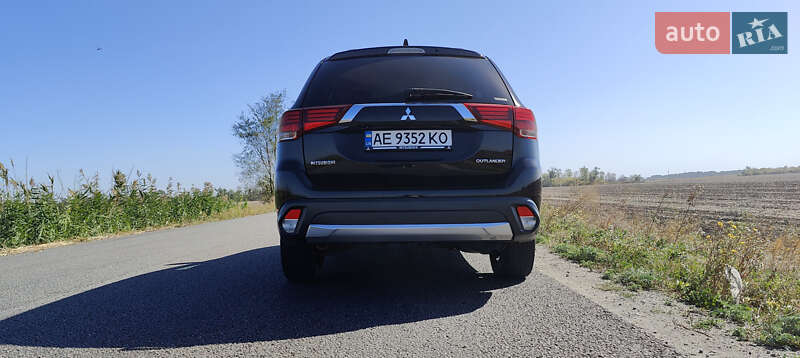Внедорожник / Кроссовер Mitsubishi Outlander 2016 в Днепре