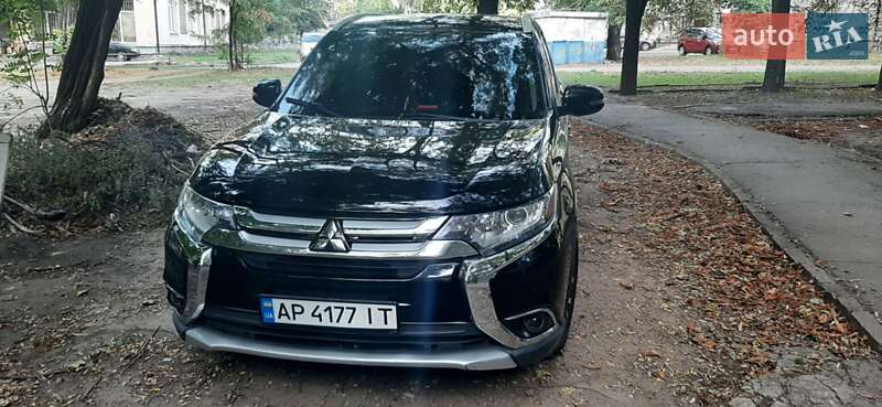Внедорожник / Кроссовер Mitsubishi Outlander 2017 в Запорожье