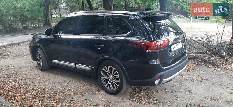 Внедорожник / Кроссовер Mitsubishi Outlander 2017 в Запорожье