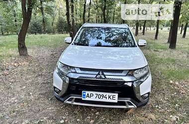 Внедорожник / Кроссовер Mitsubishi Outlander 2015 в Запорожье