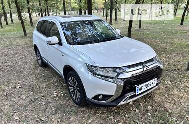 Внедорожник / Кроссовер Mitsubishi Outlander 2015 в Запорожье