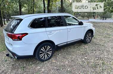 Внедорожник / Кроссовер Mitsubishi Outlander 2015 в Запорожье