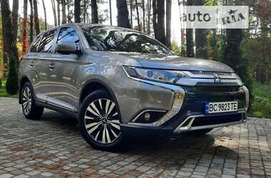 Внедорожник / Кроссовер Mitsubishi Outlander 2019 в Львове