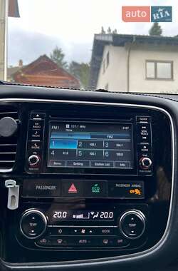 Внедорожник / Кроссовер Mitsubishi Outlander 2016 в 