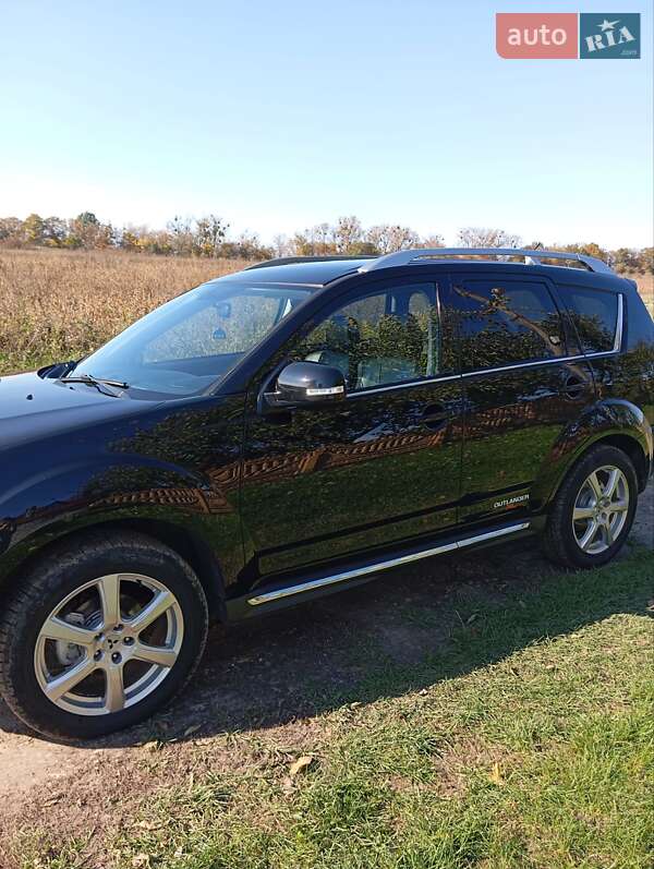 Внедорожник / Кроссовер Mitsubishi Outlander 2010 в 