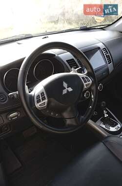 Внедорожник / Кроссовер Mitsubishi Outlander 2010 в 