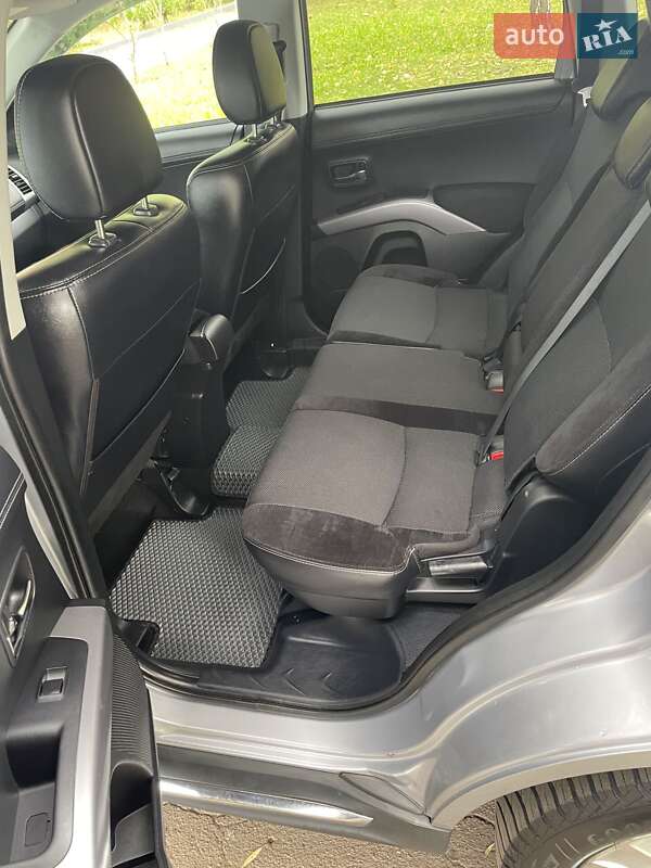 Внедорожник / Кроссовер Mitsubishi Outlander 2011 в Ровно